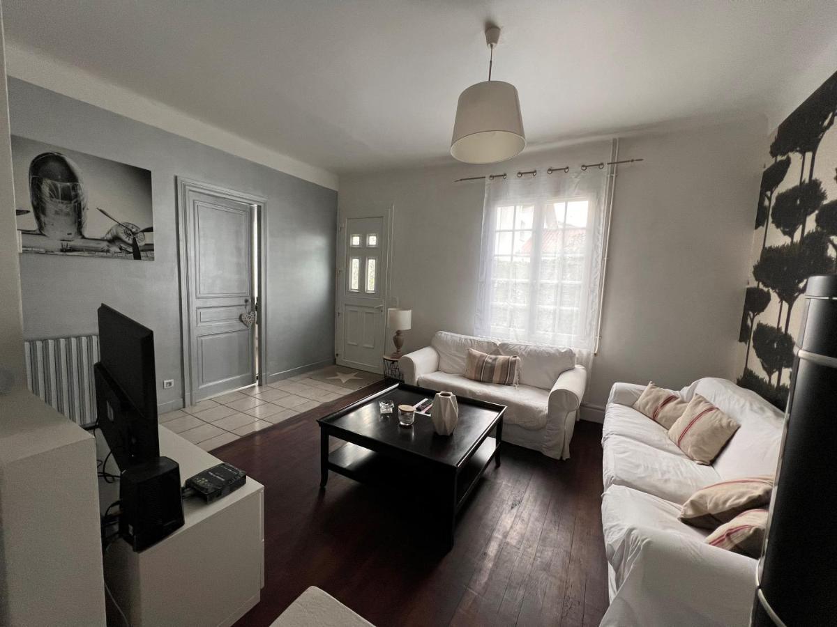 Agreable Maison De Ville Avec Une Belle Terrasse Anglet Exterior foto